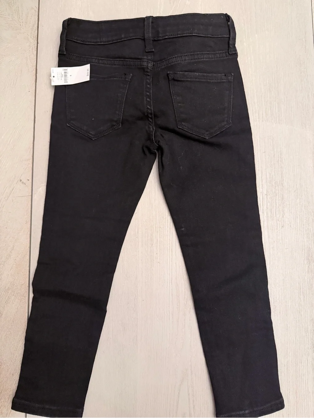 GAP sleek black